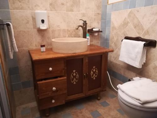 Bathroom, Pantorano rooms in Spinetoli
