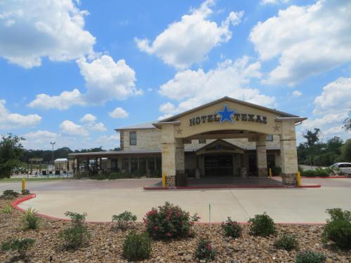 Entrada, Hotel Texas Hallettsville in Hallettsville (TX)