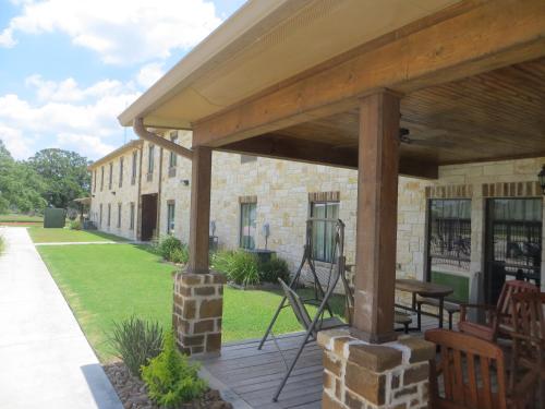 Hotel Texas Hallettsville - 편의 시설/서비스