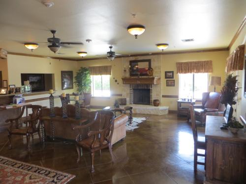 Lobby, Hotel Texas Hallettsville in Hallettsville (TX)