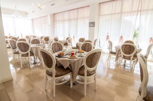 HOTEL ADRIA BEACH - image 3