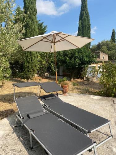 Chambre indépendante avec terrasse privée et piscine