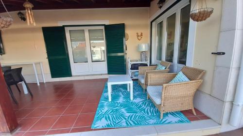  la Dolce Villa Pool & Jacuzzi in Santo Estêvão