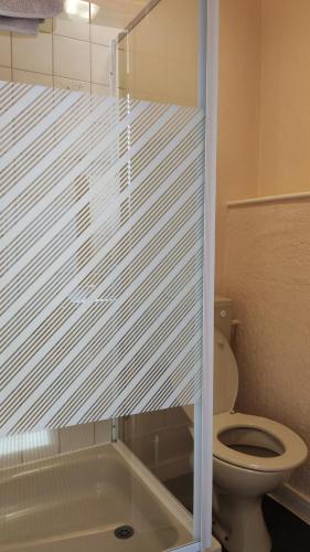 Single Room with Private Bathroom image 5