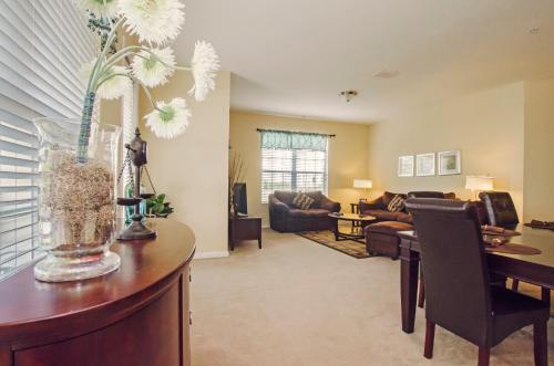 Vista Cay F 3108 Luxury Lake view 3 bedroom condo - image 2