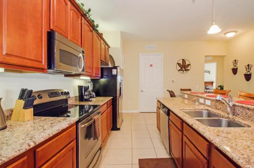 Vista Cay F 3406 Luxury Lake view 3 bedroom condo - image 5
