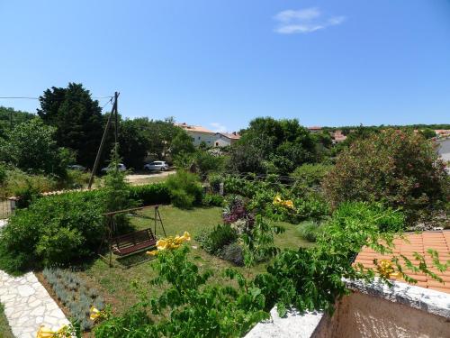 Apartment for 3 persons in quiet part of Premantura with Wi-Fi, air conditioner and parking
