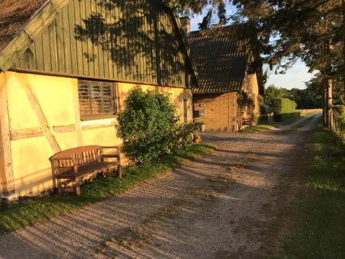 COSY FARM BnB - DOGS WELCOME ON REQUEST - SIMPLE LIVING - CARAVAN