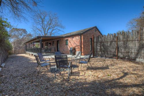 New Luxury Home 1Blk From Main St with Hot Tub and Grill - image 3