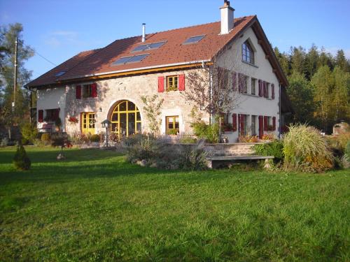 Chambre Merisier dans une ferme avec étang privé au coeur de la région des mille étangs, Faucogney-et-La-Mer - Accommodation - Faucogney-et-la-Mer