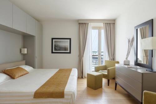 2 bedrooms, 3 beds