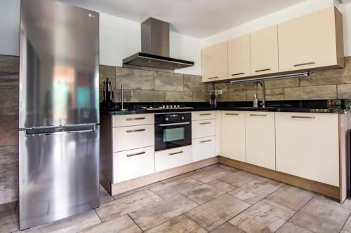 Appartement met zwembad en prachtige tuin