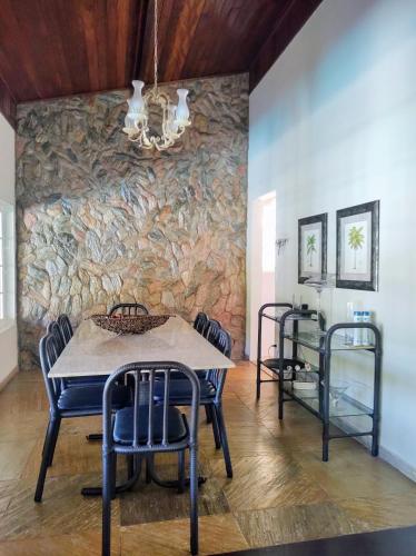 Casa em Escarpas do Lago Ótimo Preço, Aconchegante, Área bem Ampla e Excelente Localização