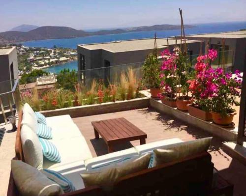 Bitez Aktur yanı 4 oda 4 banyo Lux Triplex Villa