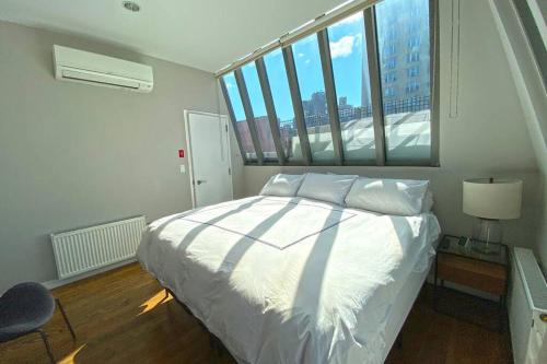 Beautiful 3 Bdrm 2 Bath Private Luxury Townhouse! - image 5