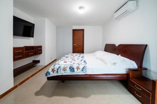 Three-Bedroom Apartment image 8