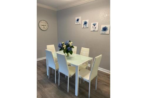 Newly Renovated 3BR 2BA Condo near Disney World FL - image 5