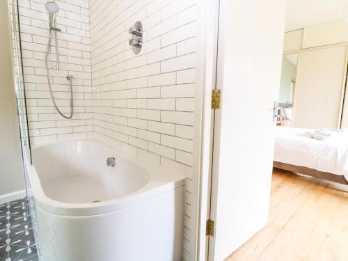 Under Catswood in เพนส์วิค