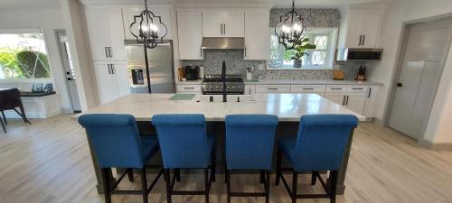 The Oasis--Large 1 Story Luxury Home--Dodgers--NFL