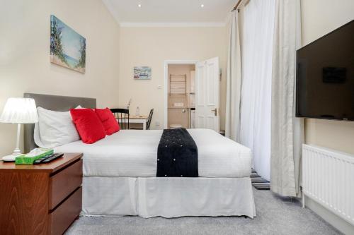 Oxford Street Homestay, , London