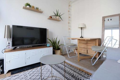 Nice BRIGHT apt near BASTILLE - image 5