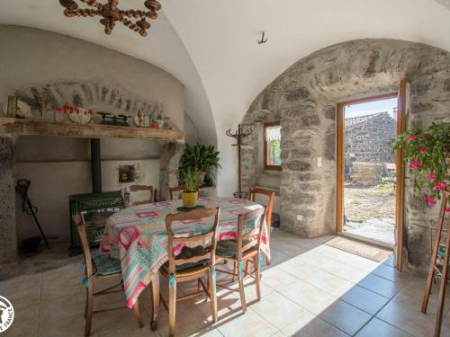 Gîte Mareugheol, 3 pièces, 4 personnes - FR-1-630-112 gîte à louer Haut Rouherent