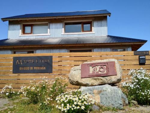 . Madre e Hija (refugio de montaña)