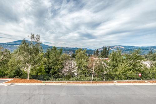 Mt Adams River View House