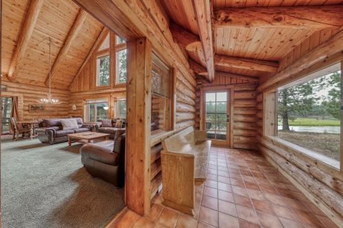 Riverbend Log Home - main image