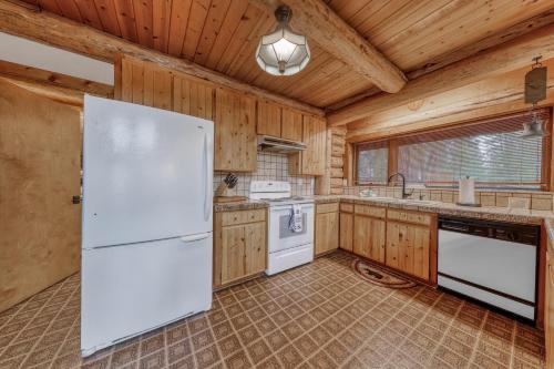 Riverbend Log Home - image 11