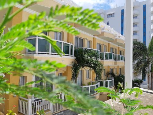 Vista exterior, Baker's Suites in Simpson Bay