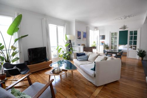 CHARMING apt in the district of BELLEVILLE Paris