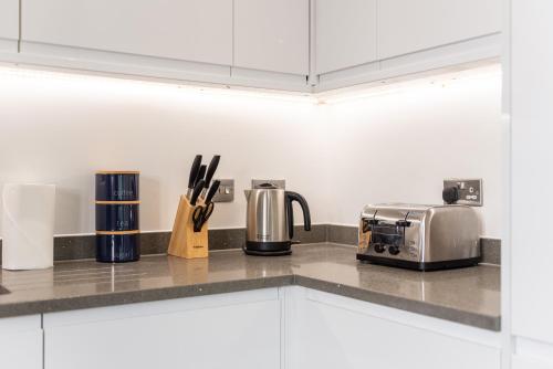 BRAND NEW Luxury One Bed Apartment in the Heart of Hatfiled