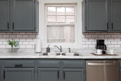 Glen Iris Rose-Walkable to Dining UAB-Pets-Wifi - image 5