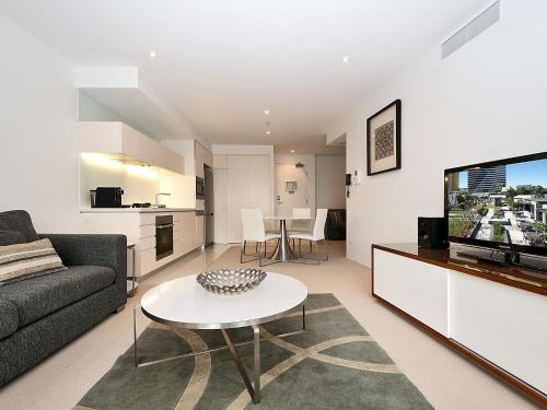 Executive 2 Bed 1 Bath Apartment at Oracle Broadbeach inc FREE PARKING