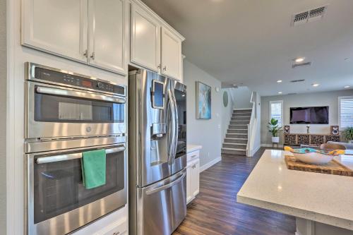 Mid Century Mountain Home Near Local Parks! - image 8