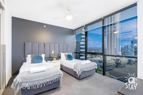 Circle on Cavill Surfers Paradise – 3 Bedroom Ocean SPA Sleeps 9!