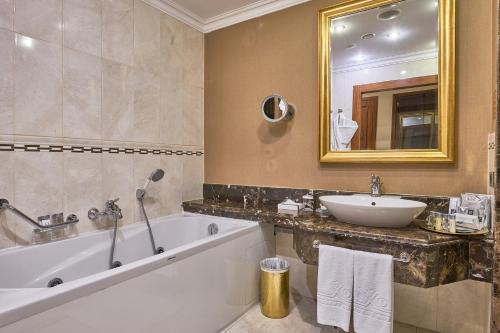 room detail thumbnail 2