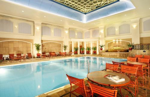 Swimming pool, Metropark Lido Hotel in Wangjing Science Park & 798 Art Zone