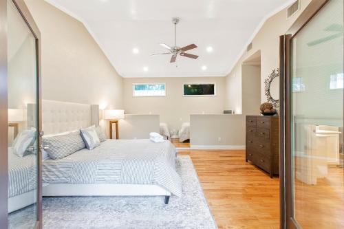 Heart of Fredericksburg w/PoolHot-Tub&Grill - image 12