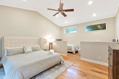 Heart of Fredericksburg w/PoolHot-Tub&Grill - image 14