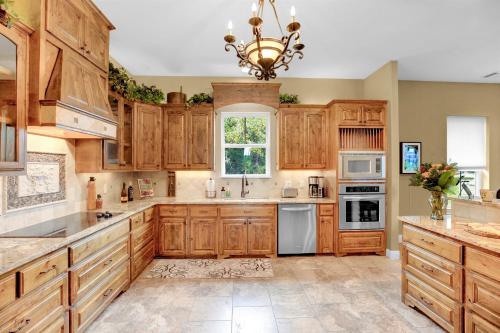 Luxury On Main St! Stunning Home in Heart of Fred! - image 10