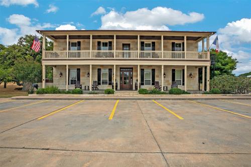 Luxury On Main St! Stunning Home in Heart of Fred! - image 12