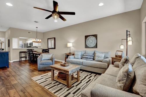 NEW-Luxury Riverfront Condo 1blk to Schlitterbahn! - main image