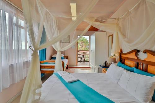 ฟิชเชอร์เฮฟเว่น ทราเวลเลอร์ ลอดจ์ (Fisherhaven Travellers Lodge) in เฮอร์มานัส