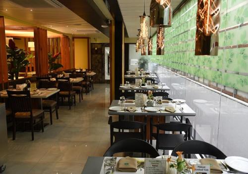 餐廳, 綠橄欖飯店 (Hotel Green Olive) in 奧郎加巴德