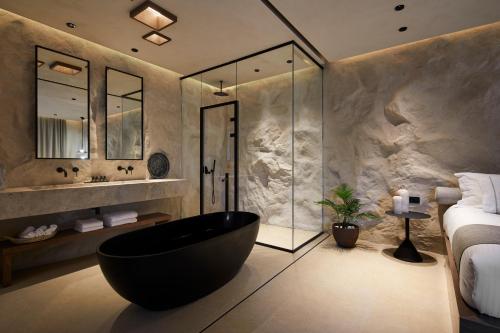 Fürdőszoba, North Santorini - A Luxury Spa Hotel in Exo Gonia