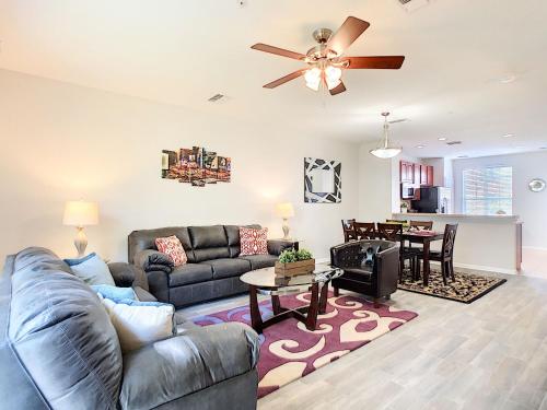 Vista Cay 35TH Luxury New Renovated 3 bedroom 3 and a half bath Townhouse - main image