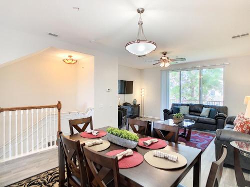 Vista Cay 35TH Luxury New Renovated 3 bedroom 3 and a half bath Townhouse - image 2