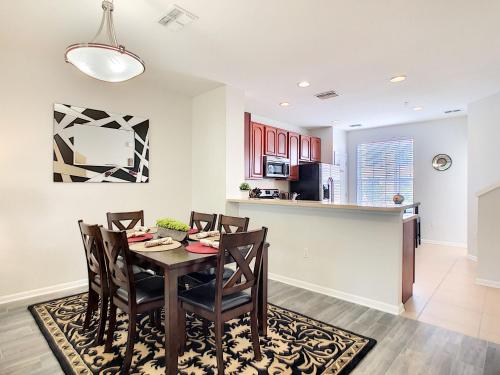 Vista Cay 35TH Luxury New Renovated 3 bedroom 3 and a half bath Townhouse - image 3